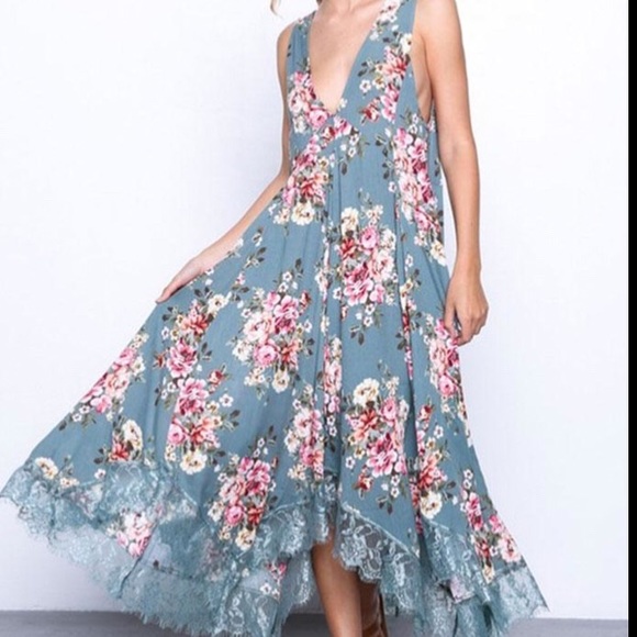 Grade & Gather Dresses & Skirts - Grade & Gather Floral V-neck dress with lace hem